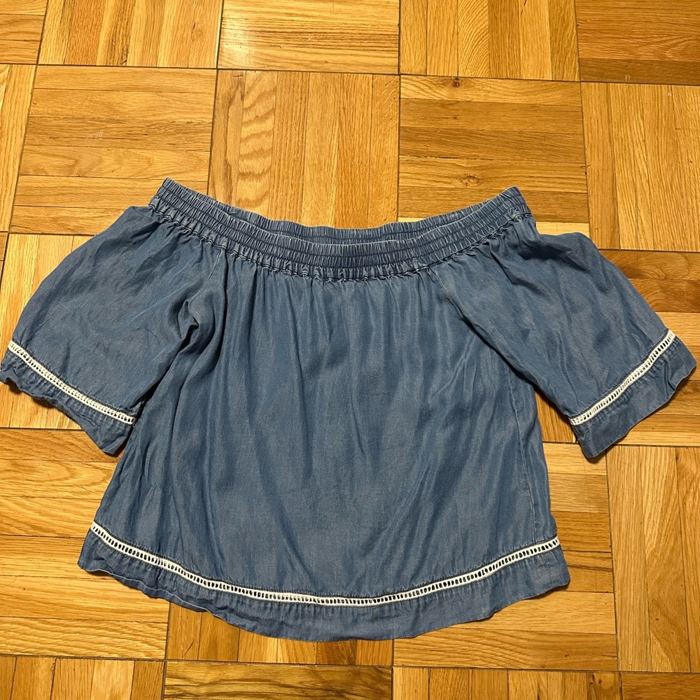Alya Off the Shoulder Lyocell Lace Trim Top in Chambray Blue, Size Small